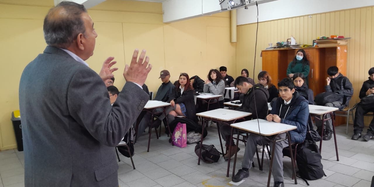 Difusión de Carreras Marítimas – Sr. Jaime Yáñez V. – Liceo Las Salinas -02