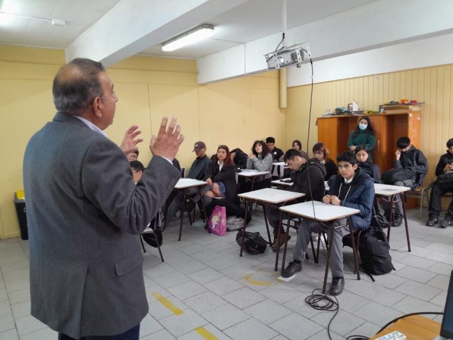 Difusión de Carreras Marítimas – Sr. Jaime Yáñez V. – Liceo Las Salinas -02
